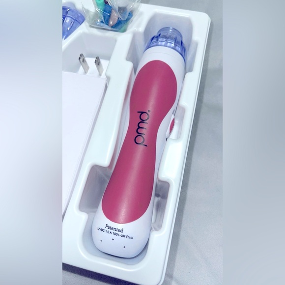 PMD Classic Personal
Microderm Exfoliation Device in hot Pink - Picture 12 of 16